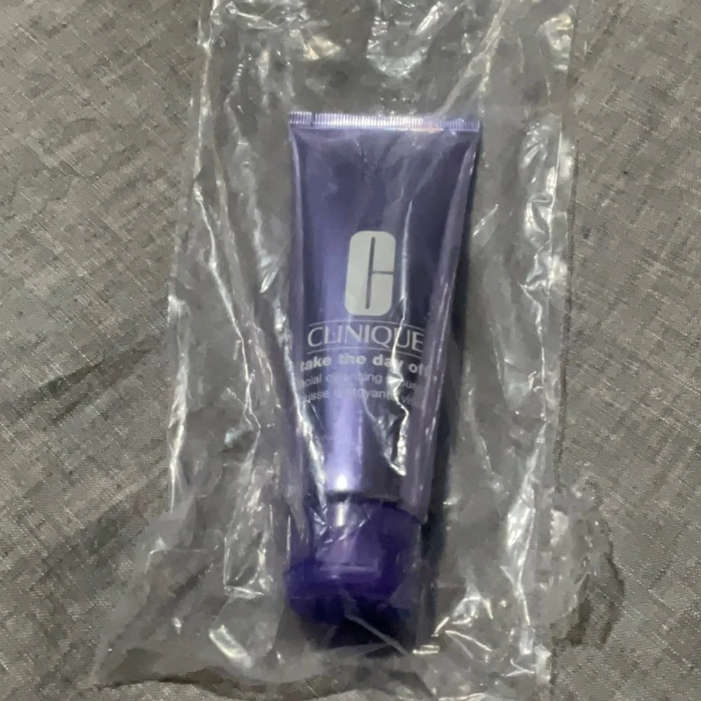 Clinique Take The Day Off Facial Cleansing Mousse NEW - Picture 2 of 2